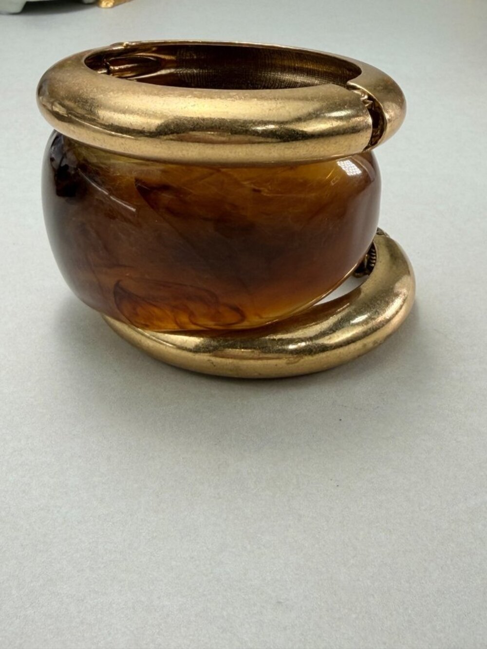 Modern  Resin Tortoise Wide Bangle & Gold Tone Hinged Bracelet Set Bold - Picture 2 of 9
